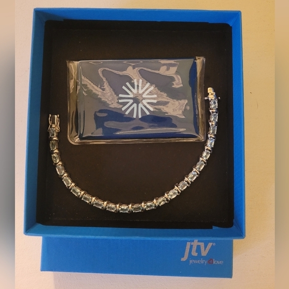 JTV Blue topaz 8 inches bracelet. - Picture 6 of 6